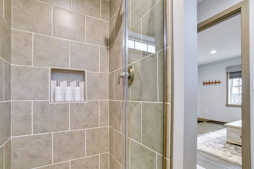 Seneca Lake Wine Trail Studio w/ Water View!
