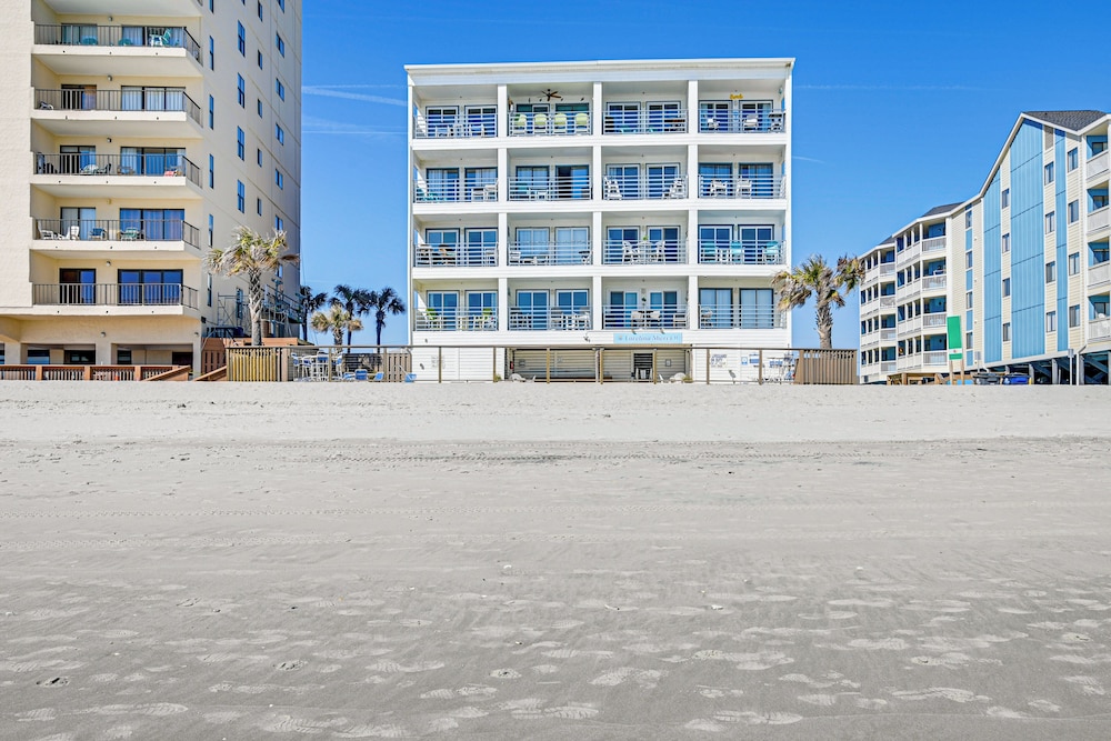 Pool & Beach Access: Scenic Murrells Inlet Condo!