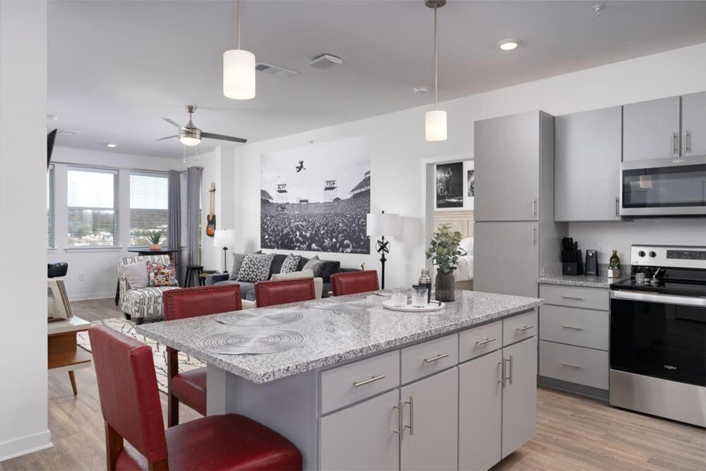 Birmingham Vacations - Near Oak Mt Amphitheatre and Pelham Civic Complex - Property Image 2