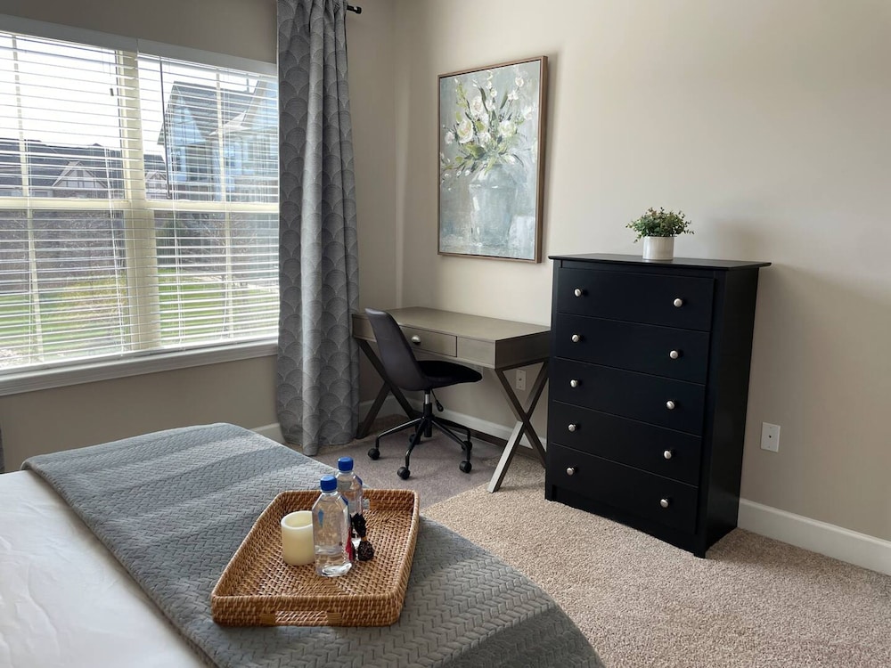 2BR Water Views W D Walkable Pool Gym