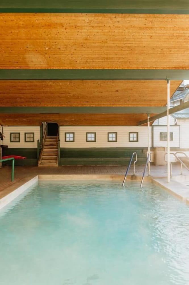 Chico Hot Springs Resort & Day Spa