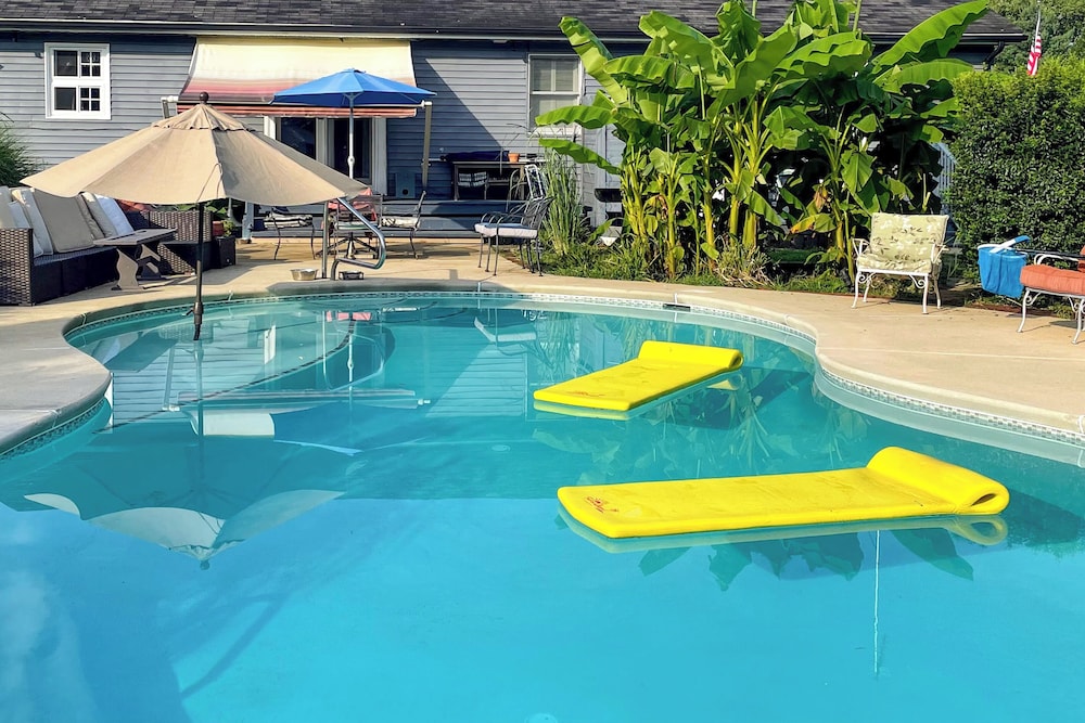 Family Home w/ Private Pool & Hot Tub in Lewes