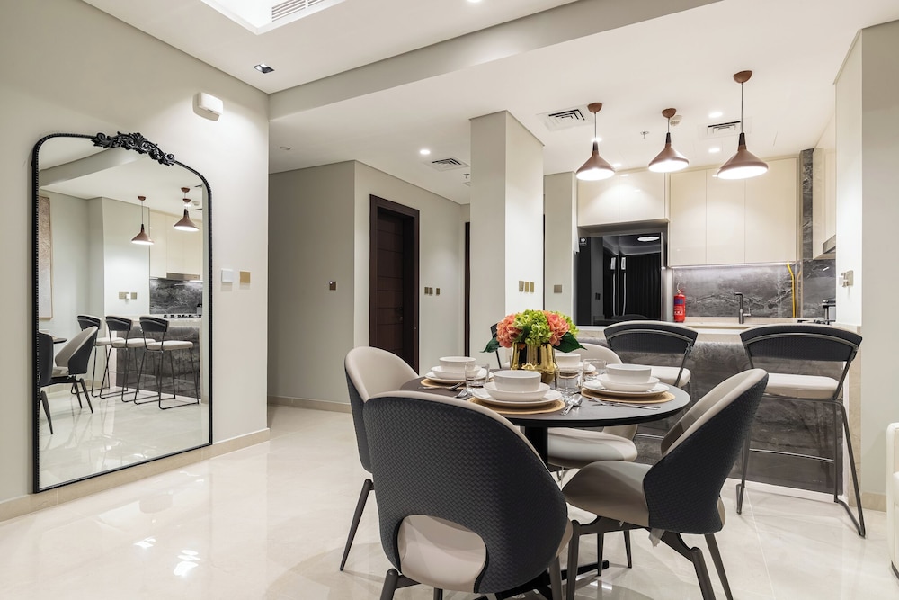 SIMPLY COMFORT Skyline Apts at Nobles Tower with Luxury Burj View