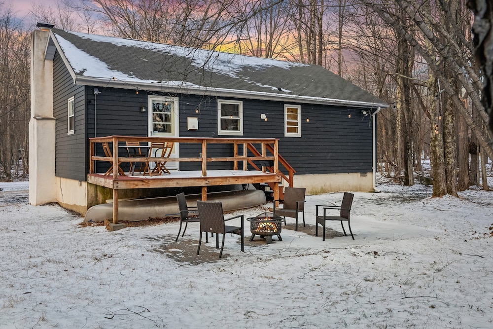 Burrow by Bidwell Cozy Arrowhead Lake Escape With Pools and Outdoor Adventures