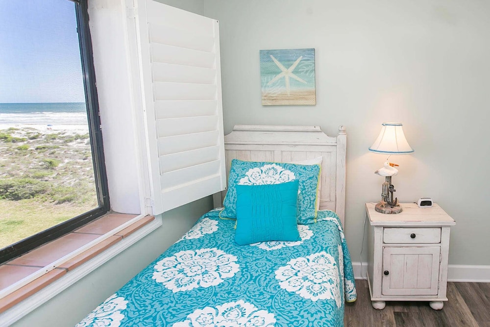 Ocean Bliss: 3BR Mod Haven, St. Aug