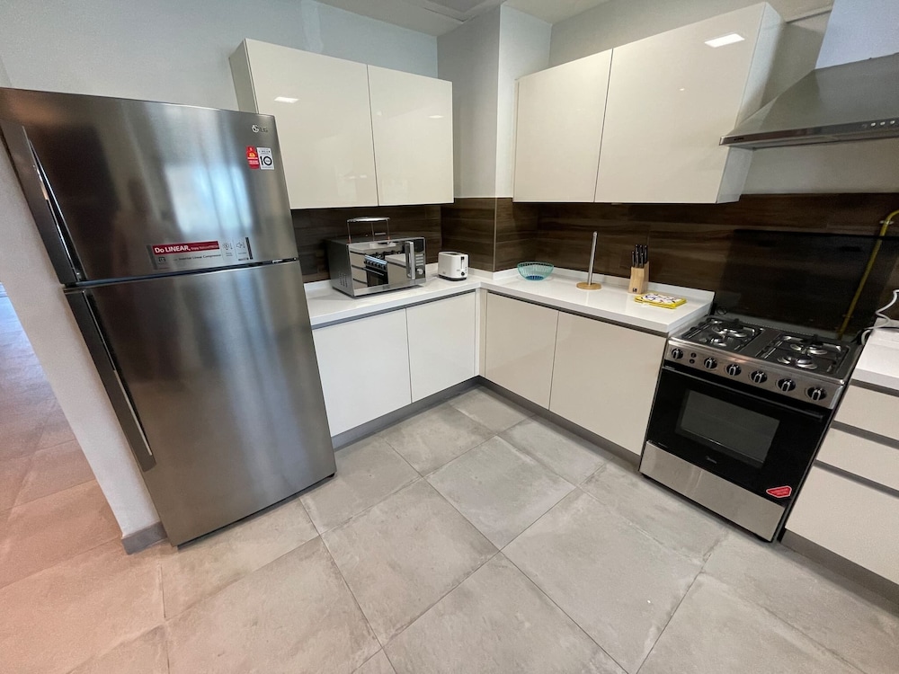 Best Townhouse On Jcv 4 Bedrooms With Jacuzzi