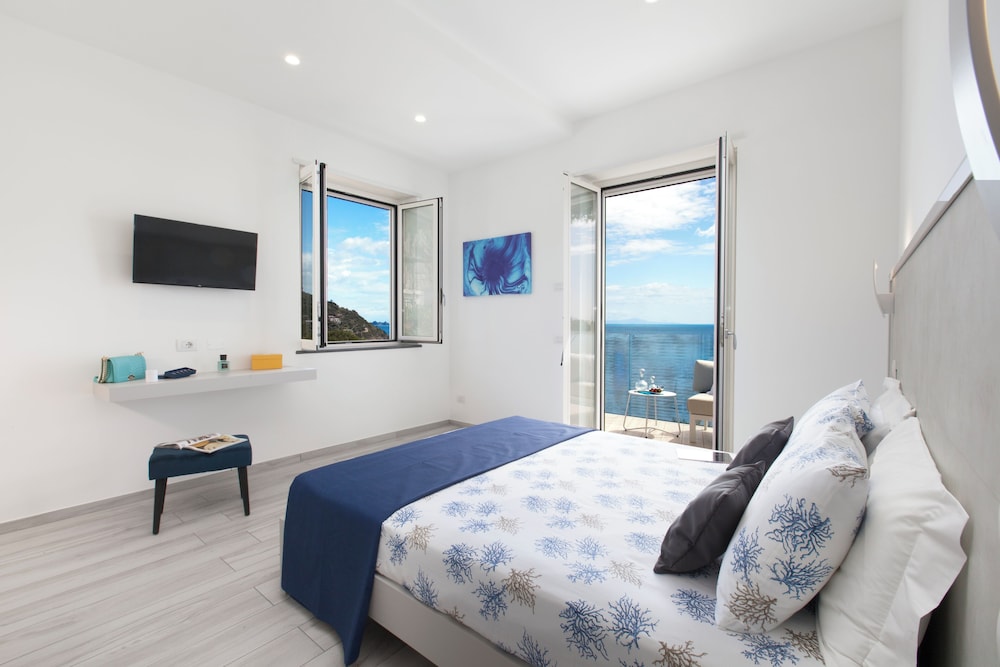Villa By The Beach With Sea-View And Luxury Amenities