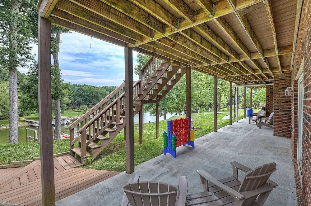 Shades of Summer by Avantstay Gazebo Dock View