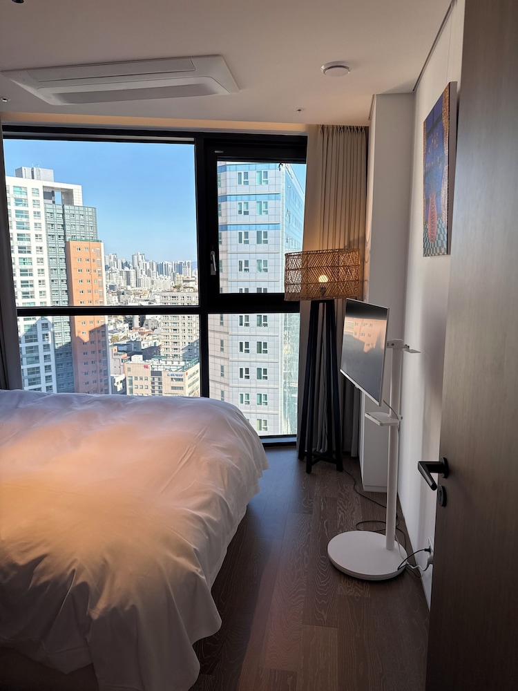 Caelum Black Gangnam Luxury Apt