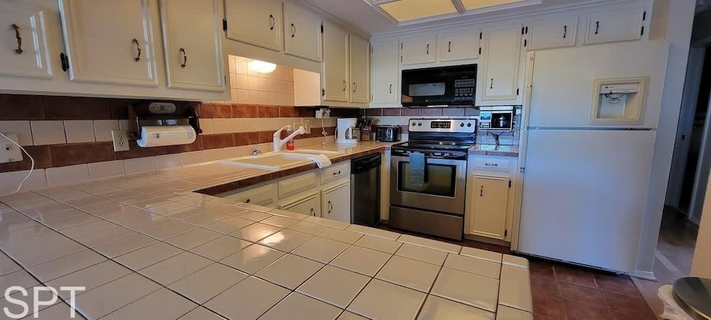 Large 3 Bedr Bay Views Pool Great Deck 3 Bedroom Condo