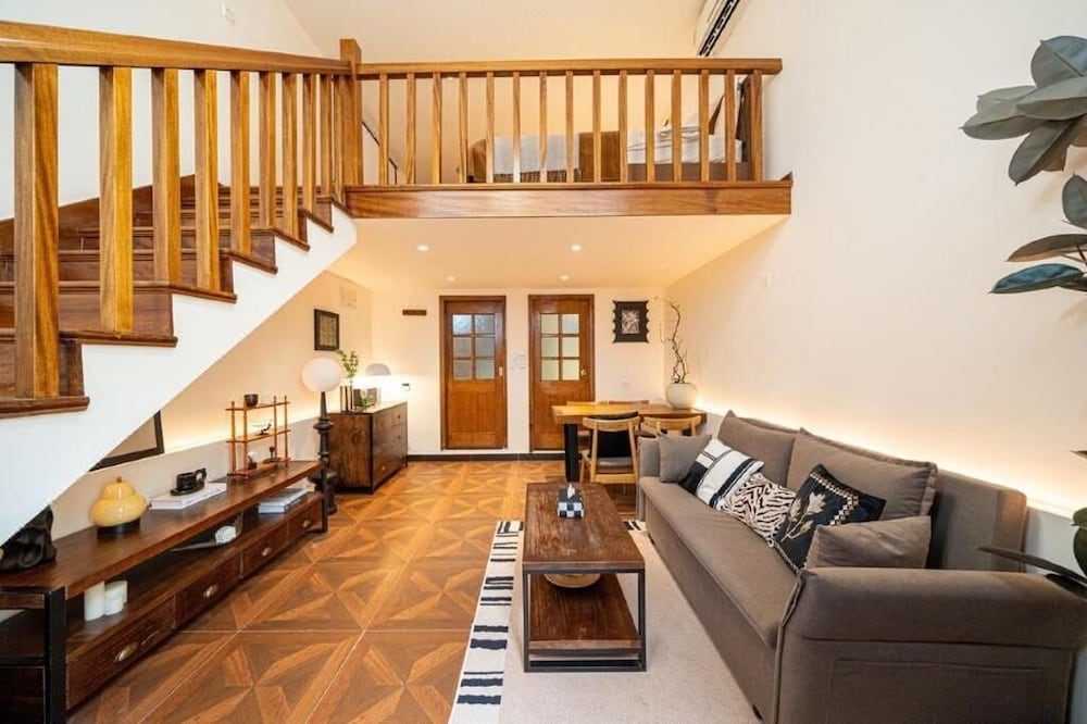Shanghai Hills& Well-time MCM Family B&B