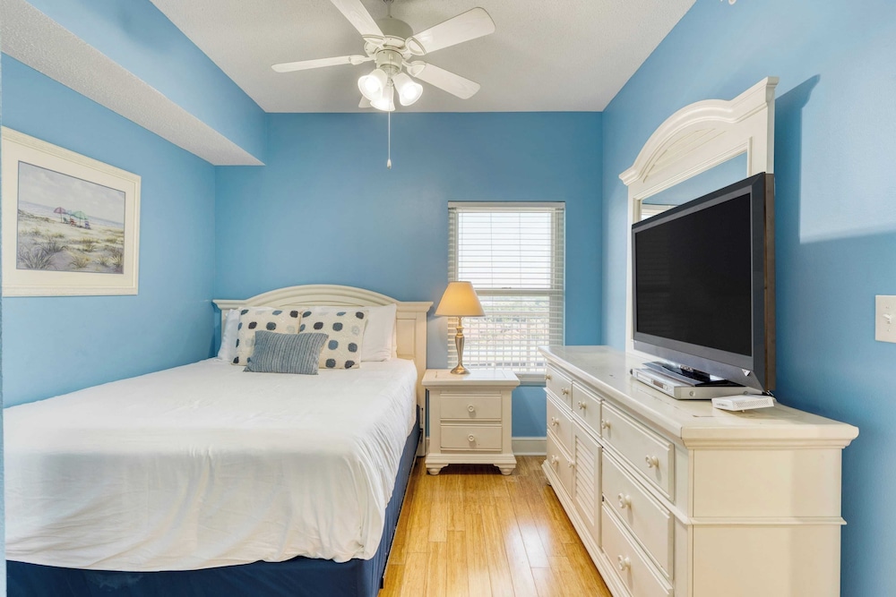 Sea Spray by Avantstay Beachfront Condo