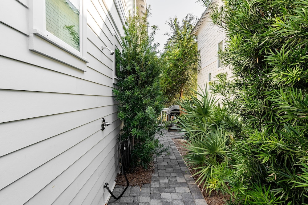 Gulf Coast Gem by Avantstay 3 Blocks to Beach Town Plaza Community Pool