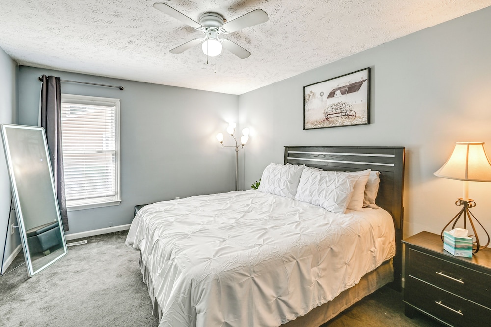 Large Yard, Office Space: Fayetteville Family Home