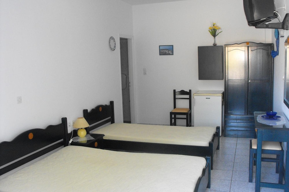 Anna Zisimos Rooms