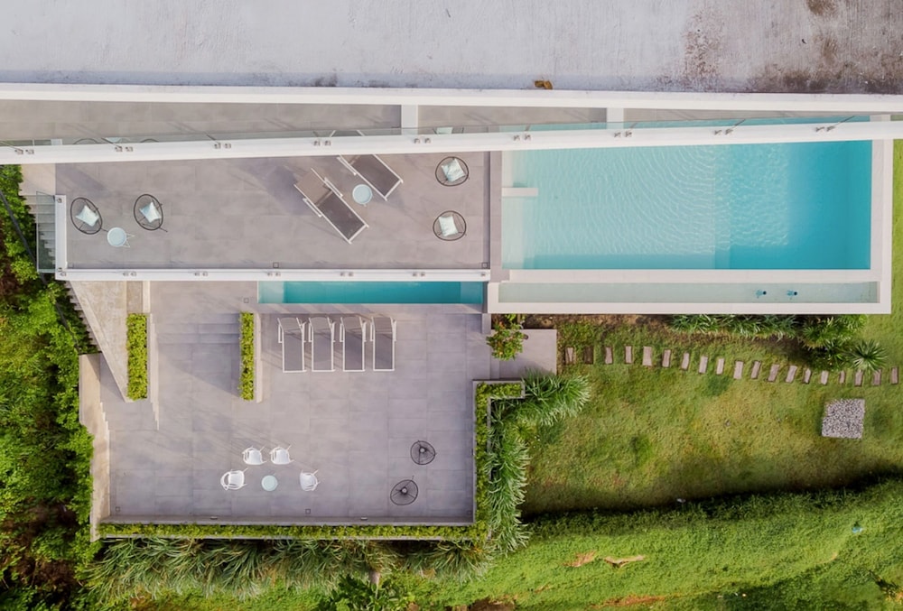 Yamu Hills Panoramic Ocean View 6 Bed Luxury Vila