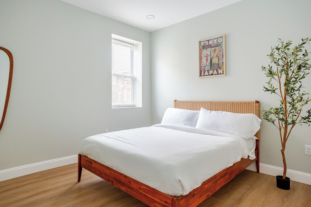 Stylish Minimalist Stay in City Center
