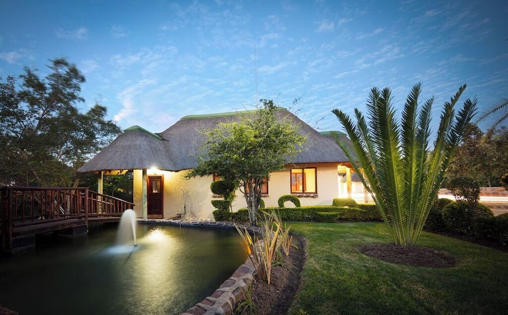 Mmakuba Private Game Lodge