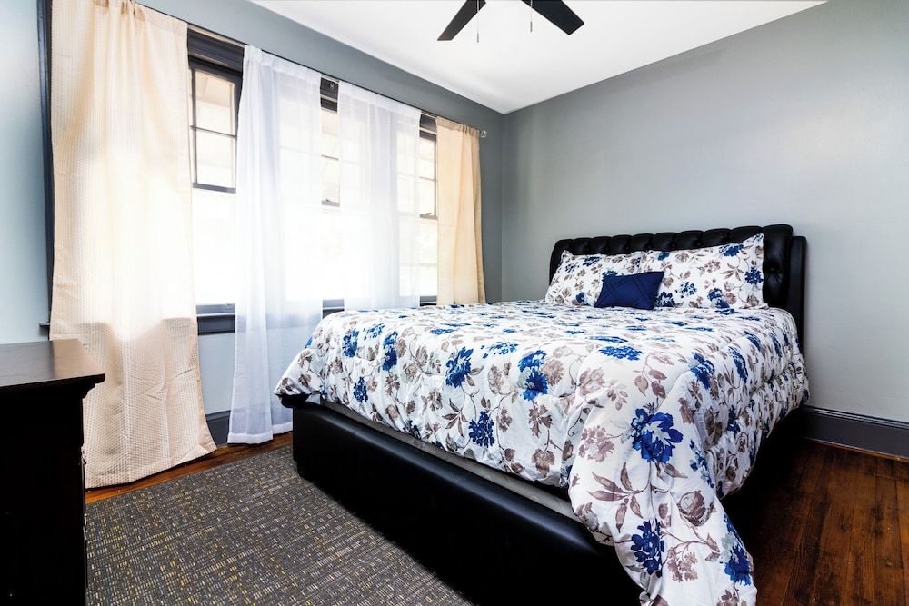 5Br, 1.5 Ba Close To Niagara Falls State Park