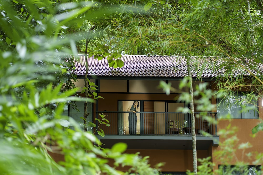 Crystal Kuruva Nature Resort & Spa