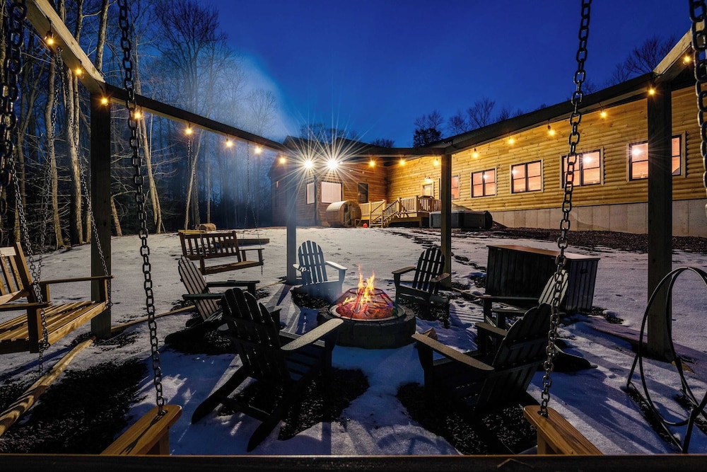 Grand Timber by Avantstay Indoor Pool, Sports Court, Game Room, & More!
