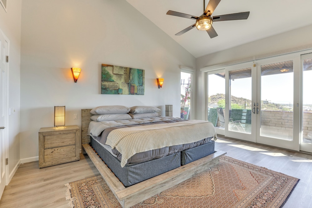 Mtn & City Views: Stunning Villa in Phoenix!