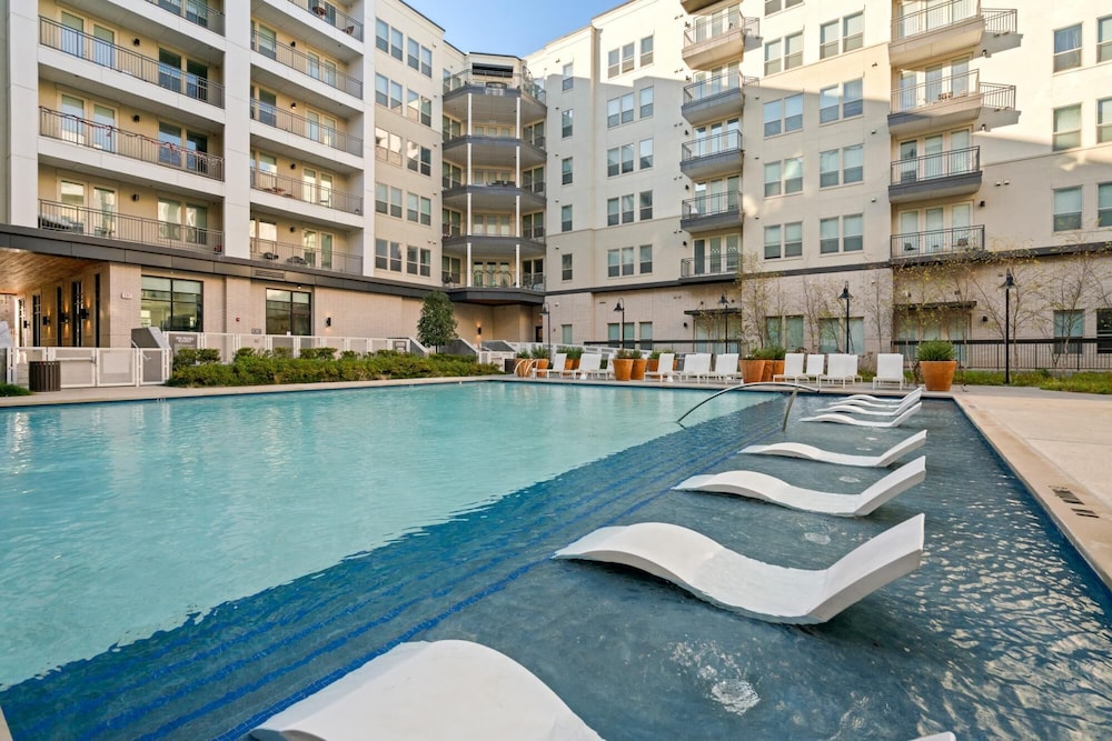 Arlington Roomy Studio Apartment