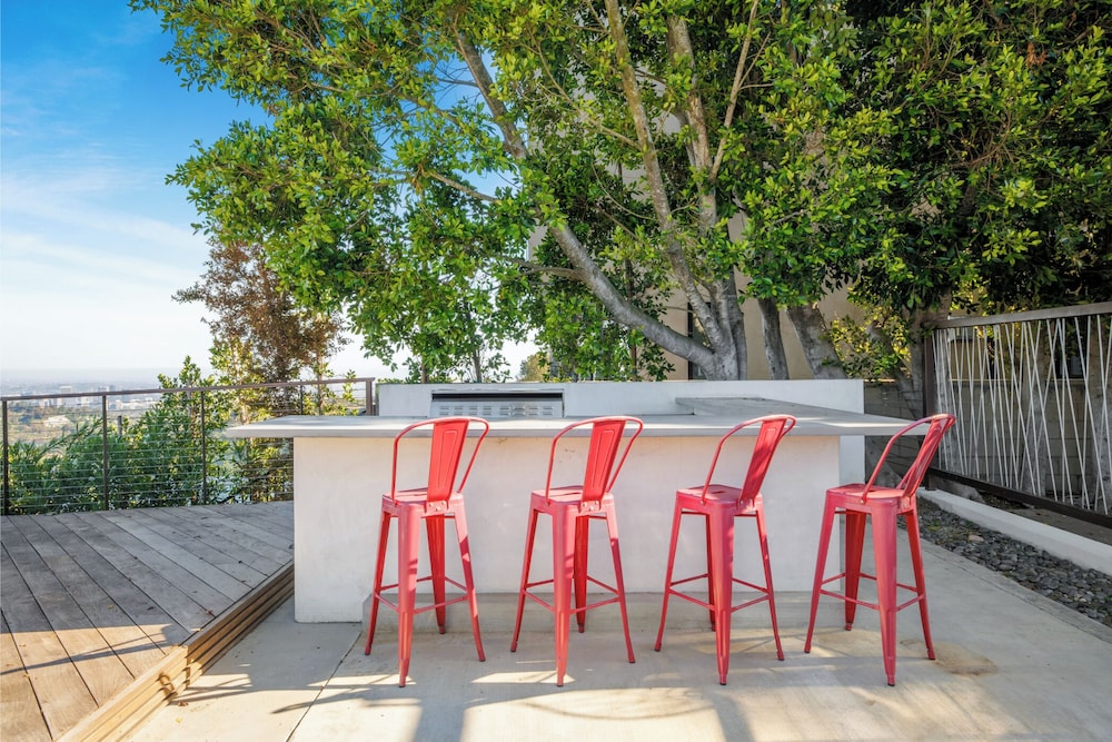 Stradella View - Bel-air Oasis w/ Infinity Pool & Stunning Panoramic Views