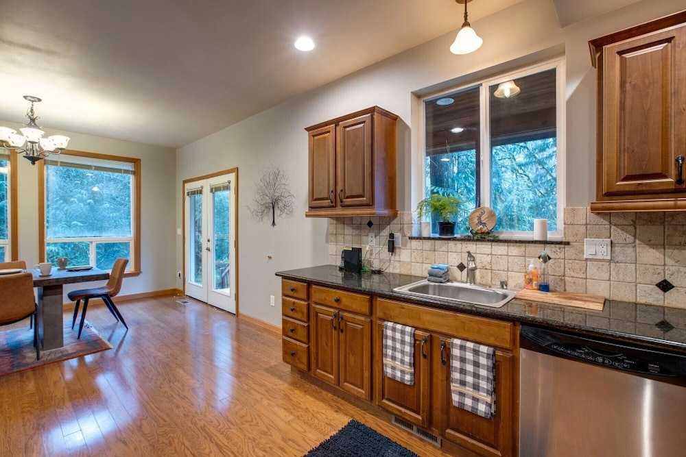 Mt Baker Lodging Cabin 20 - Sleeps 6 view 3