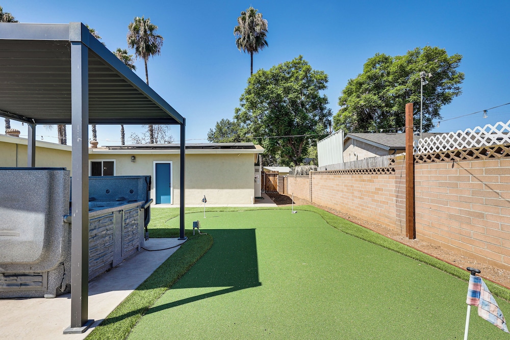 Modern Gem w/ Outdoor Oasis: 5 Mi to Lake Jennings