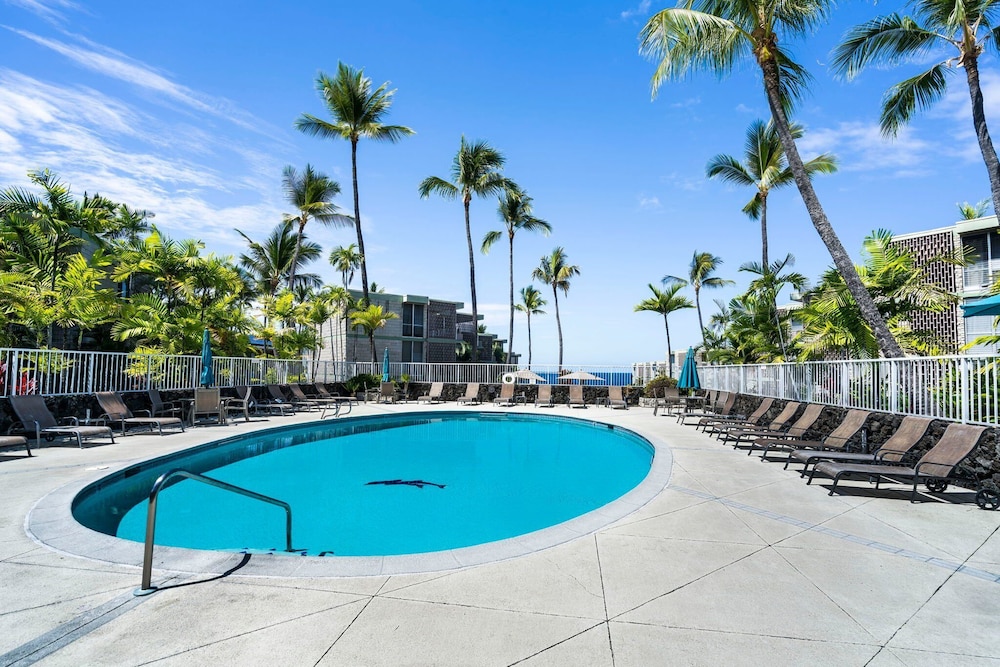 Oceanview Kona Condo - Pool, Lanai, Walk to Town - Vrkcv