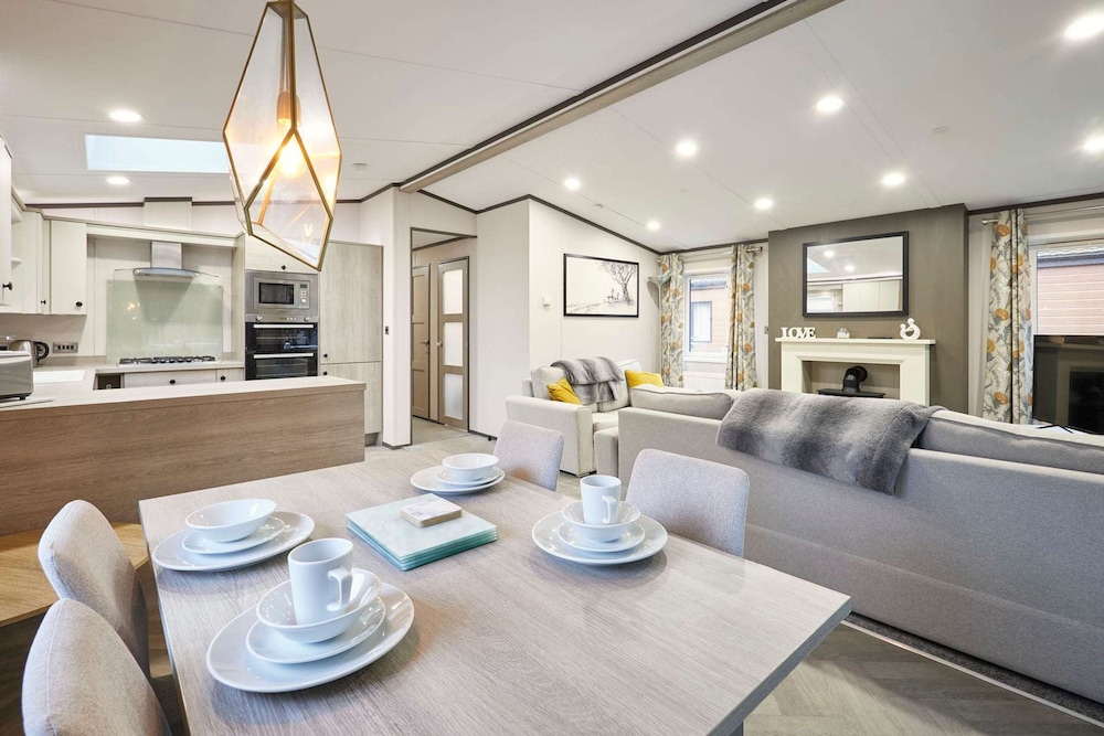 Host Stay Brackencroft Lodge
