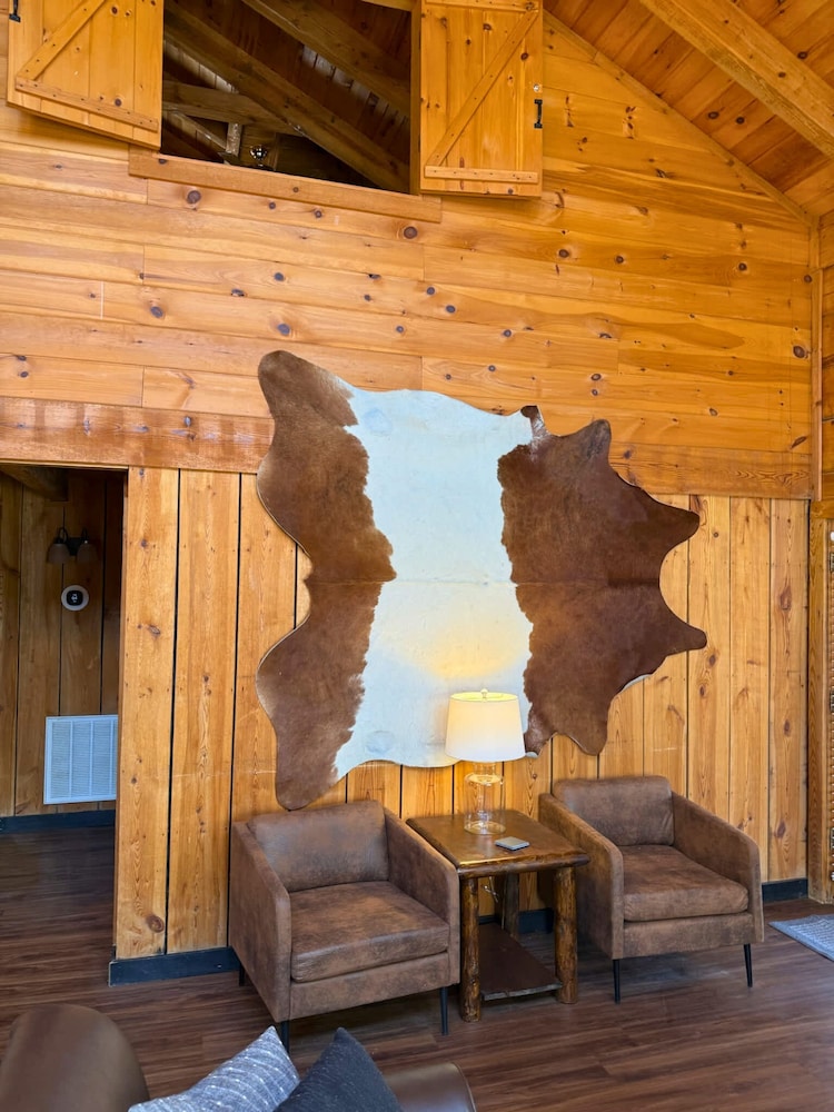 Hunter Hills Haven - Secluded Luxe Cabin Getaway With Mountain Views Spa Hot Tub Game Room