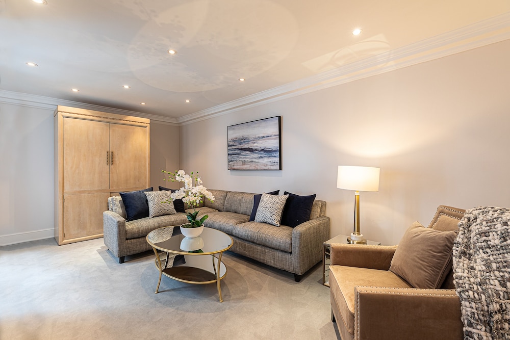 JOIVY Stunning 6-bed house near Harrods in Knightsbridge