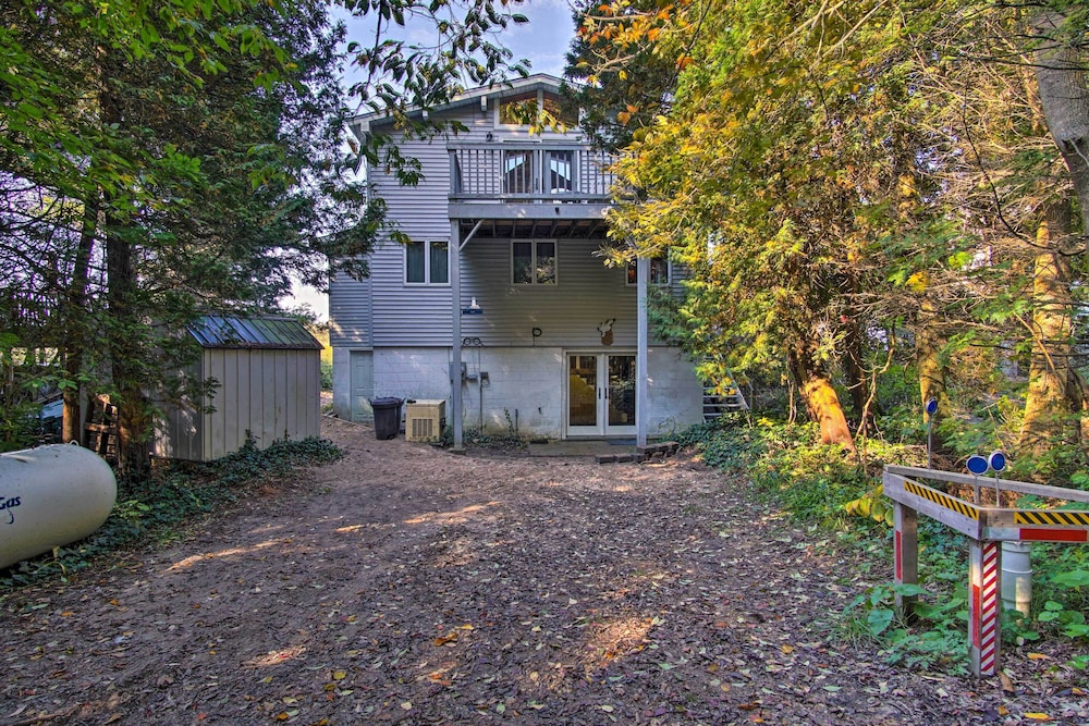 Lakefront Montague Cottage w/ Deck & Beach! view 4