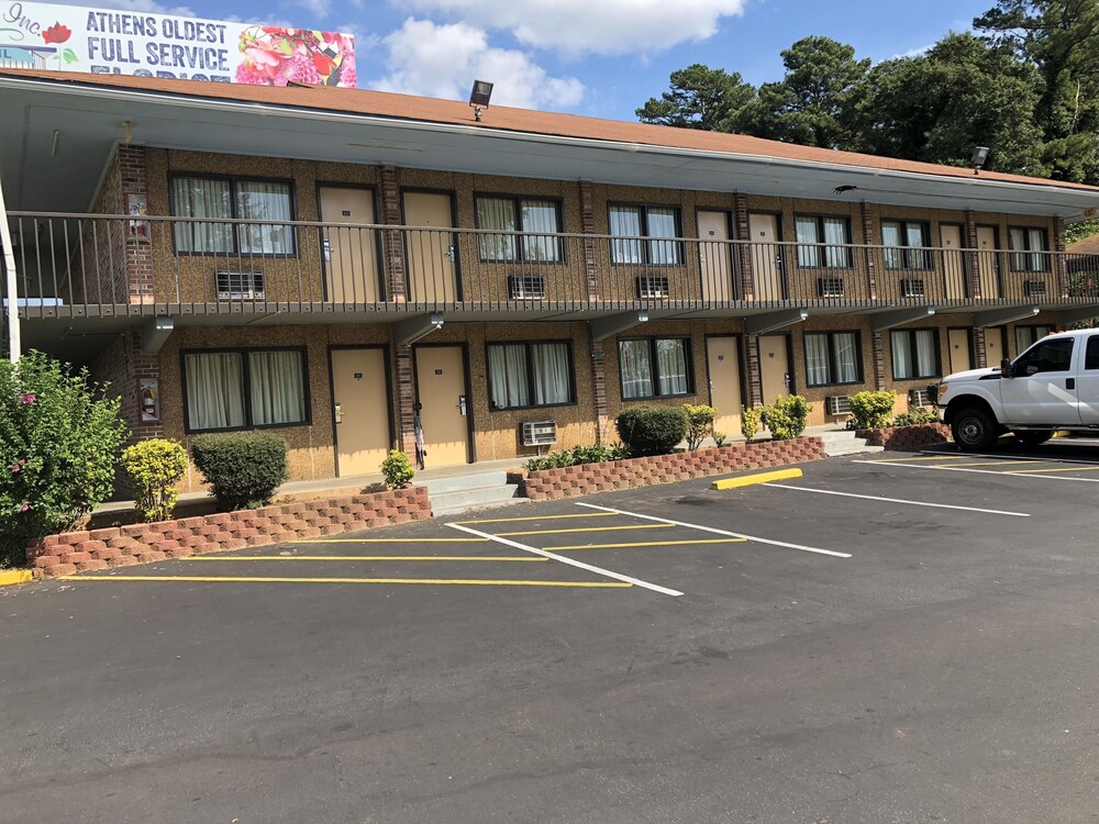 Athens Vacations - Inn Between The Hedges - Property Image 5
