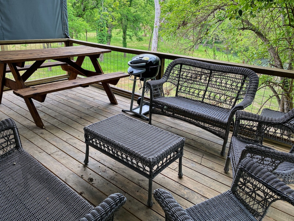 Hotel 8 Son's Geronimo - Birdhouse Cabin - Image 1