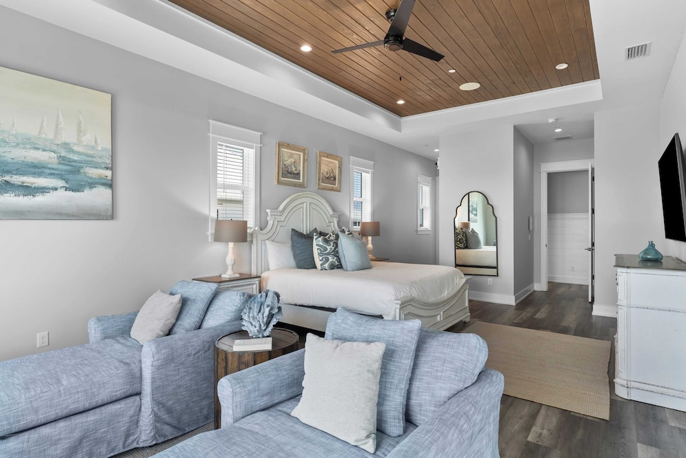 Gulf Views, Pool, Rooftop Lounge & Private Beach Heavenly Day by Avantstay