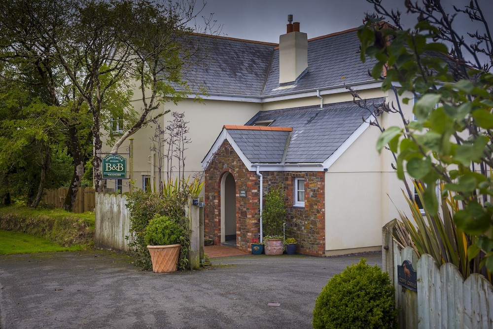 Copps Castle Bed & Breakfast