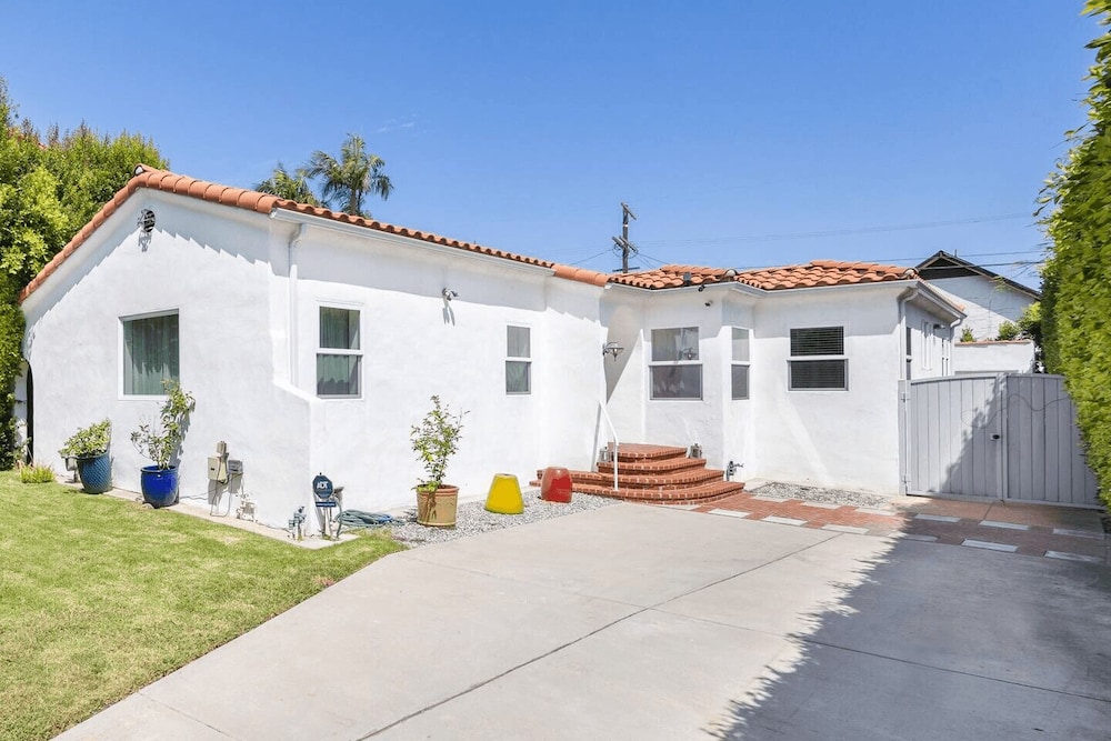 Burnside by Avantstay Modern, Boho, Chic LA Home