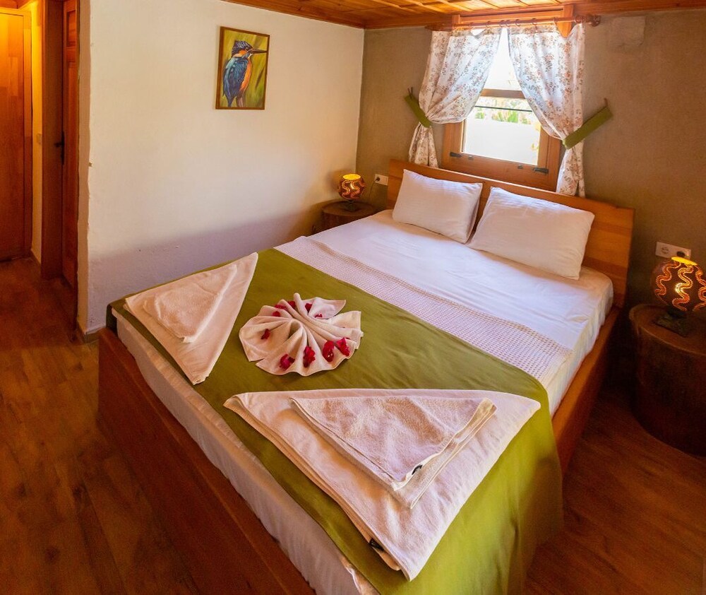 Kingfisher Cottage view 5
