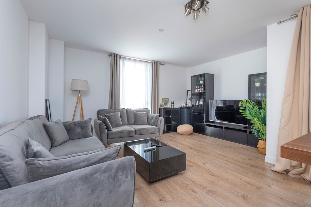 Brand new modern flat in Bermondsey