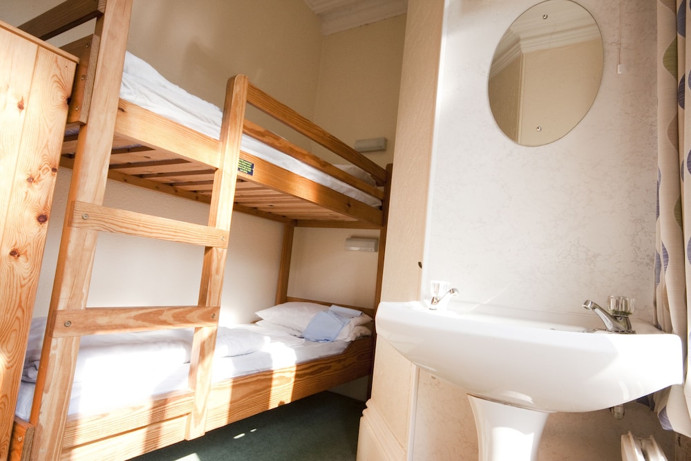Hope Valley Vacations - YHA Eyam - Hostel - Property Image 5