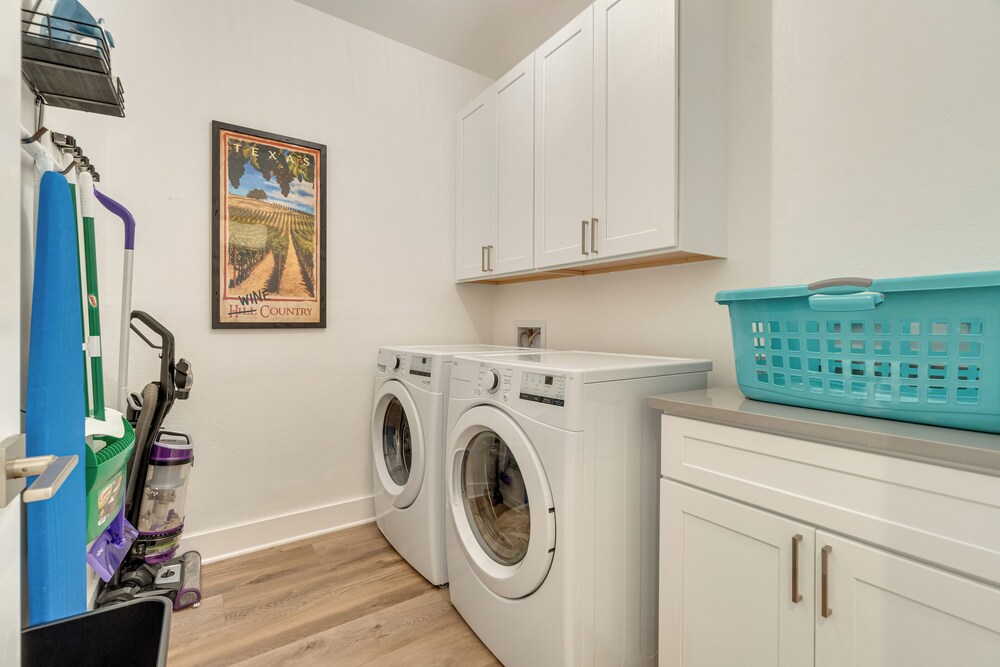 Lago Vista Home w/ Game Room Outdoor Tub! - Property Image 6