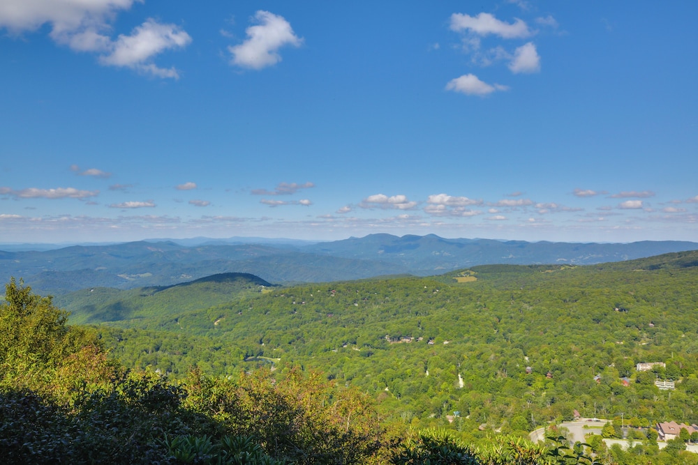 Beech Mtn Views, Next to Ski Resort: Home w/ Decks