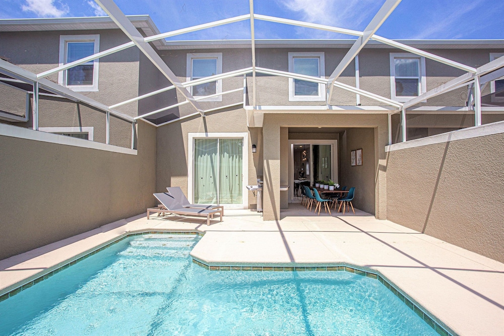 396 - 4bd/3ba Luxurious Homechampions Gate Resort
