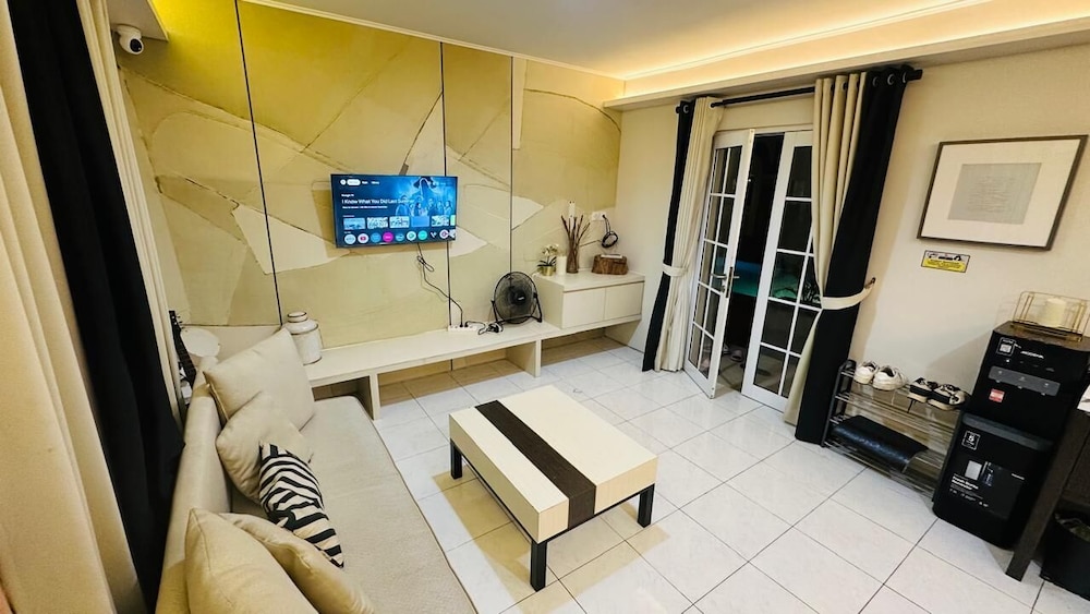 Suite Room by Echa at Alesha House