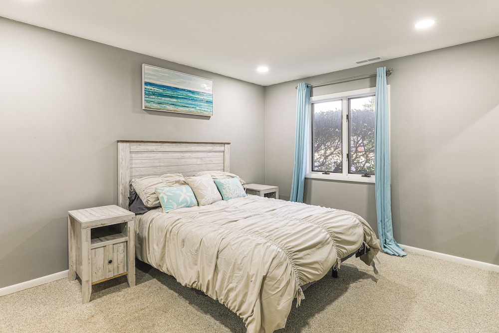 2 Mi to Rehoboth Beach: Condo w/ Pool Access!
