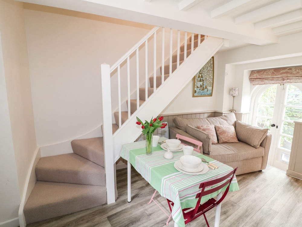 1 Manor Cottage