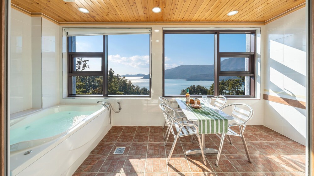 Geoje Marine Castle Spa Pension